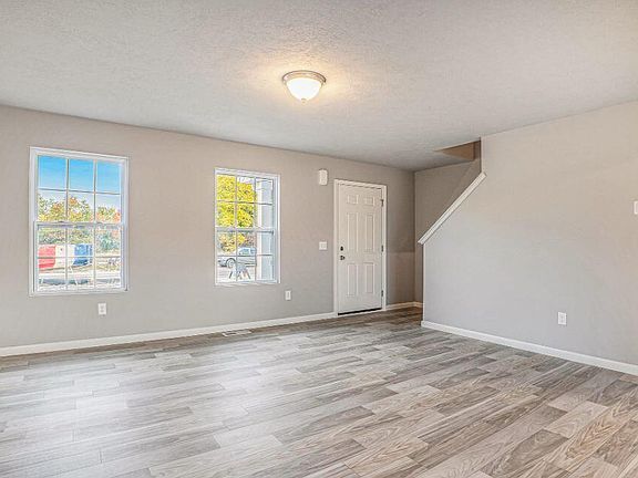 2nd image of 356 N Tannenbaum Trl