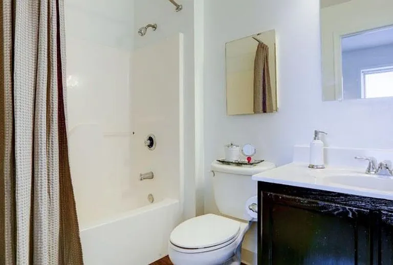 CECIL APARTMENTS — Photo 13