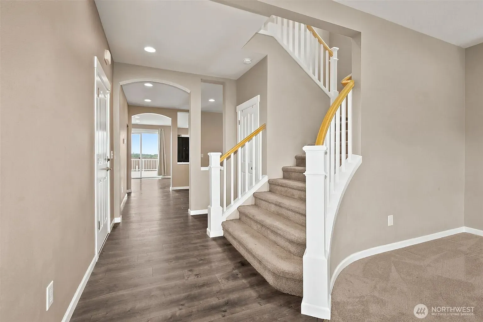 5 bed, 2952 sqft, $3,400 — Photo 2