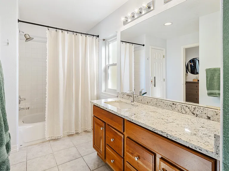 2682 Valentia St — Photo 30
