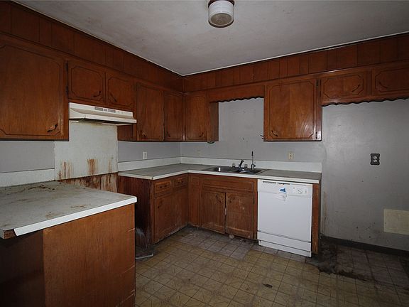 2nd image of 101 W 32nd Pl S