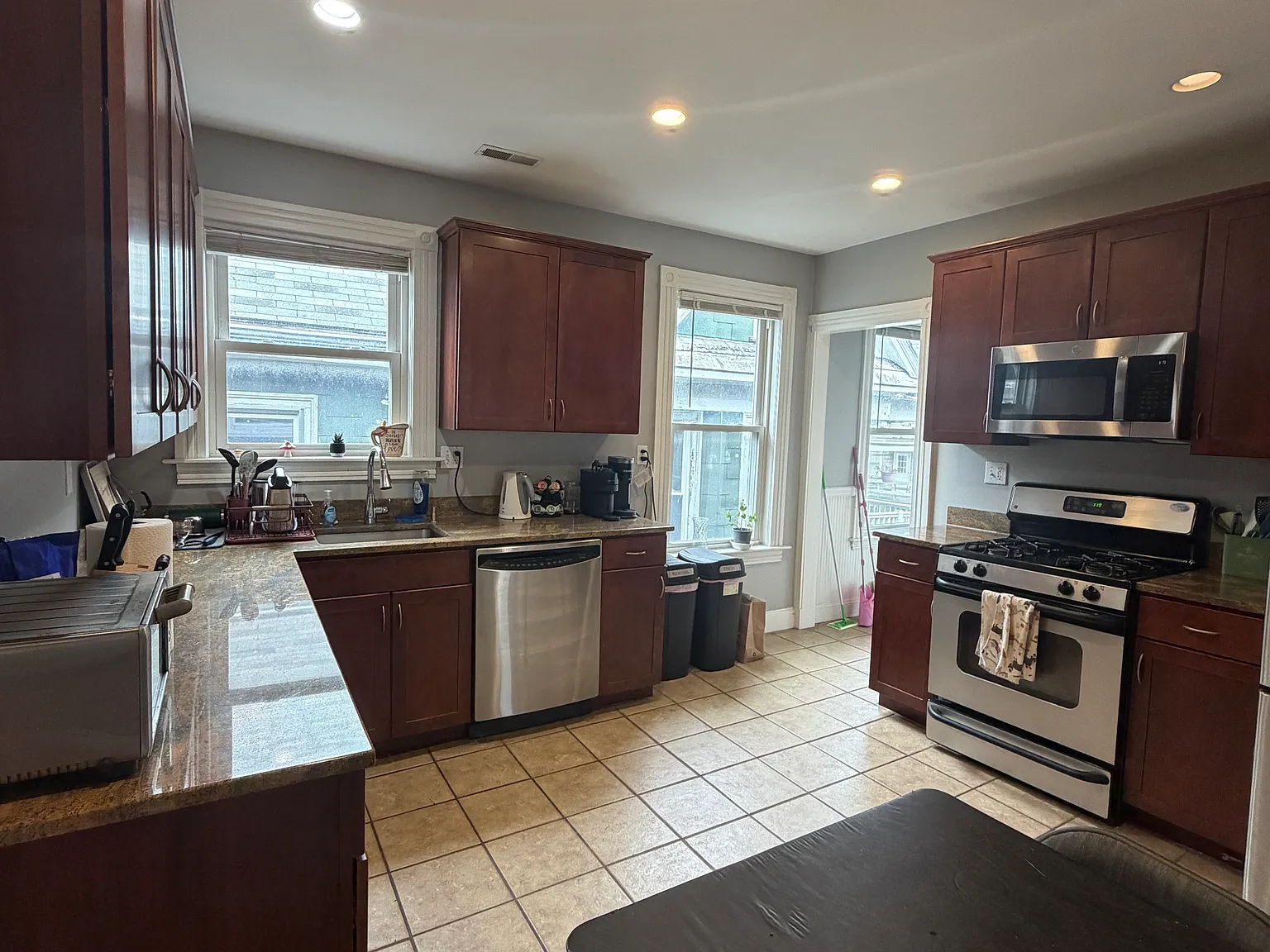5 bed, 1500 sqft, $1,300 — Photo 1