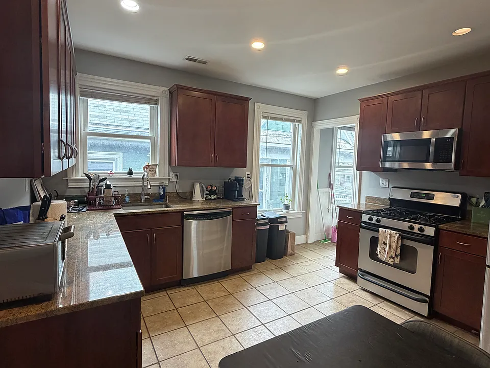 124 Calumet St #4C