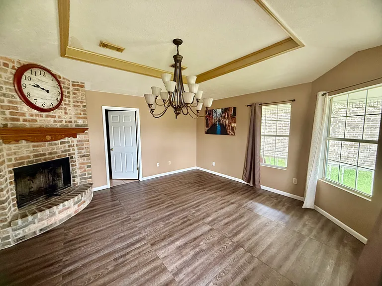 4631 Inwood Dr — Photo 3