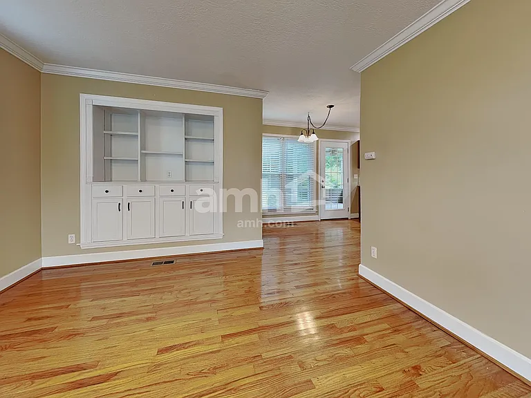 5009 Alpha Terrace Ln — Photo 10