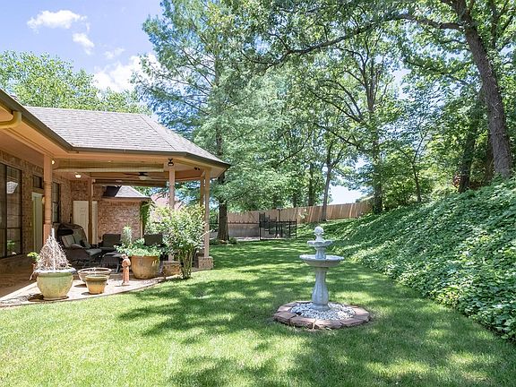 4th image of 932 Crooked Oak Dr