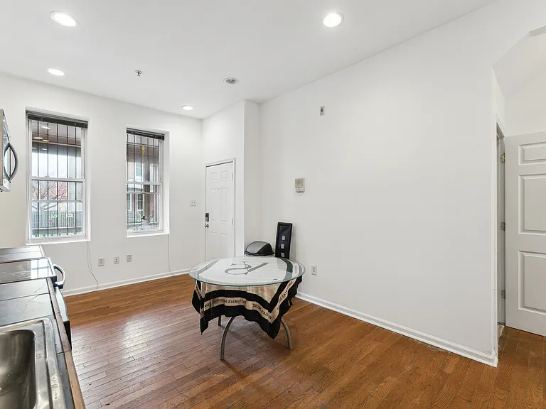 2252 N Park Ave #1 — Photo 6