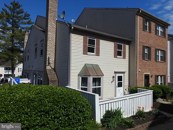 3rd image of 19964 Appledowre Cir #401