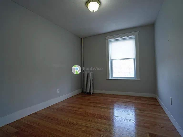 90 Cypress — Photo 23