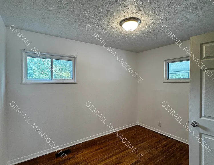 1183 E Lorado Ave — Photo 4