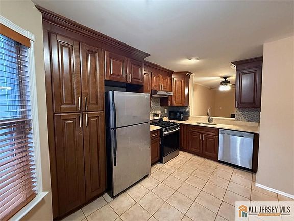2nd image of 1210 Holly Ct