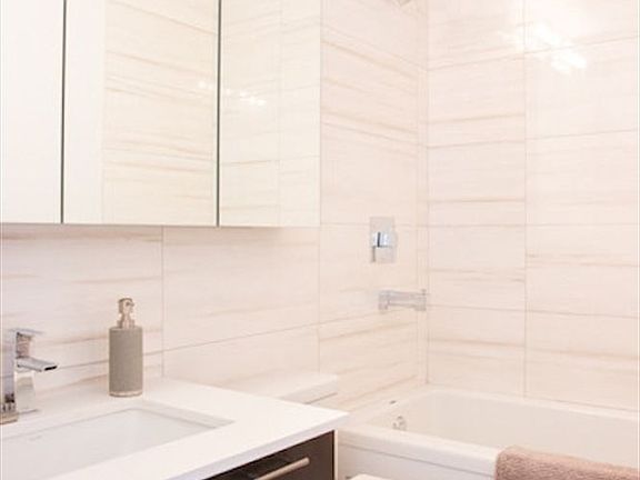 4th image of 247 E 28th St APT 13D