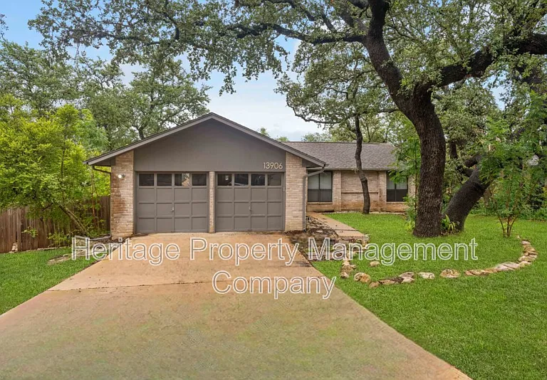13906 N Hills Village Dr — Photo 2