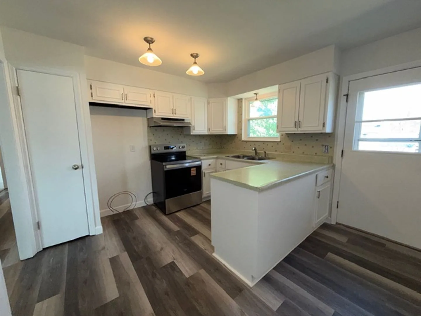 Spacious 5BR / 2BA in Manchester For Rent — Photo 4