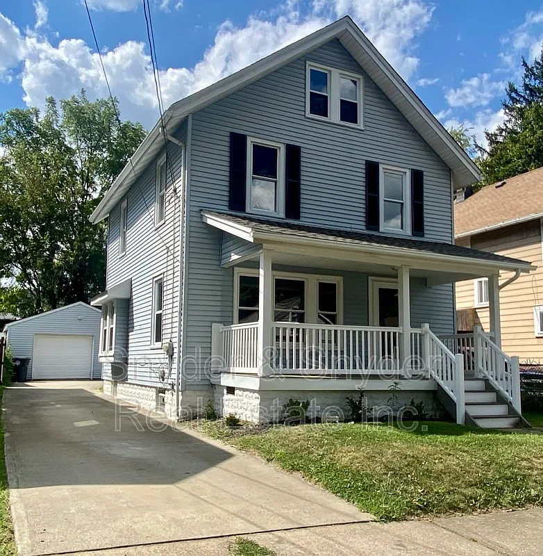 4 bed, 2.0 bath, 1817 sqft, $1,495 — Photo 2