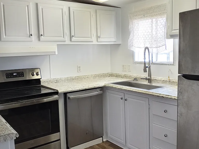1103 Lissie Ln — Photo 6
