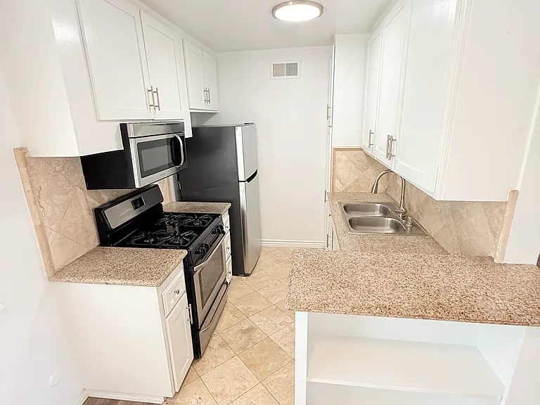1226 N Fuller Ave #22 — Photo 13