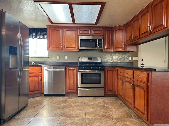 5th image of 520 S Silver Ridge St