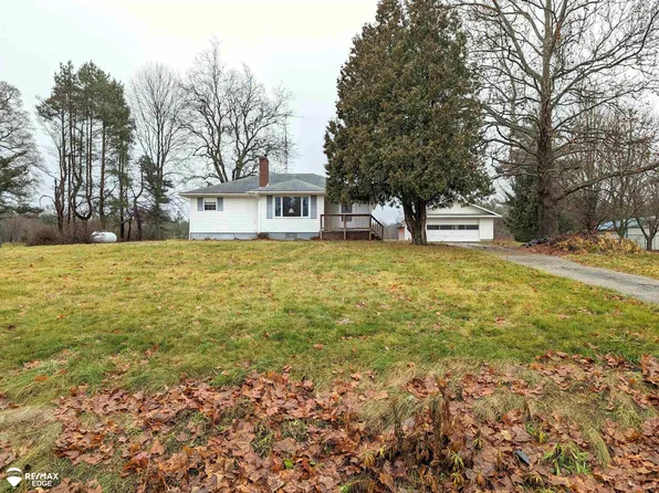 11322 Lake Rd, Otisville, MI 48463