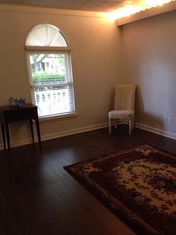 1st image of 402 Carolyn Dr
