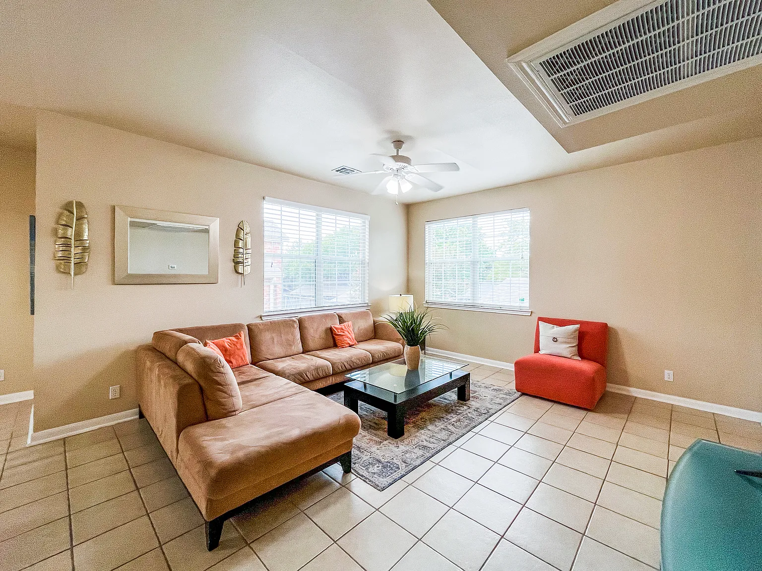 3 bed, 3.0 bath, 1477 sqft, $1,800 — Photo 2