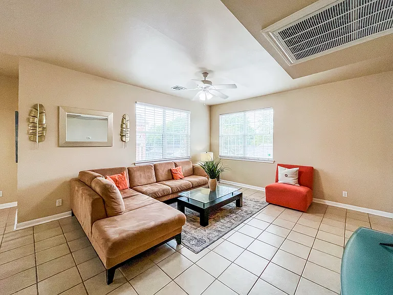 151 Chapel Hill Cir — Photo 2