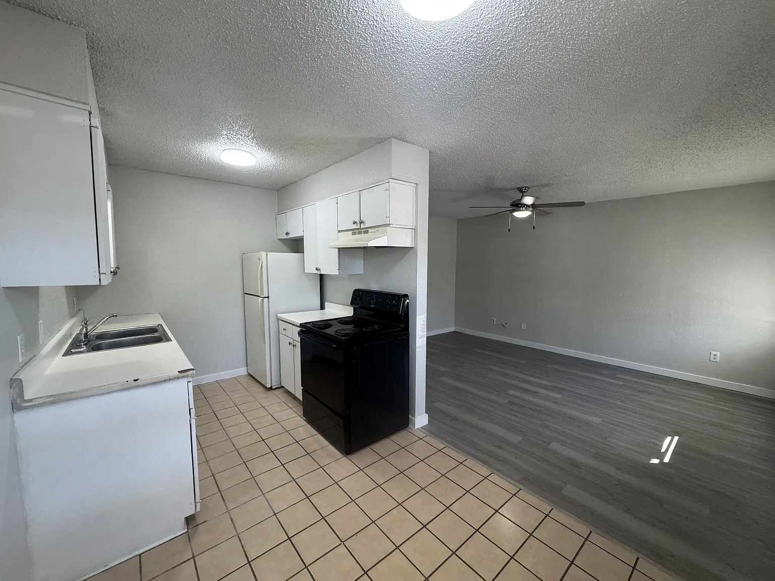 Riviera Apartments - 4 — Photo 3