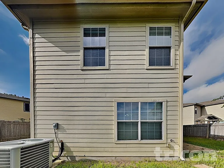 19 Bedford Bay — Photo 16