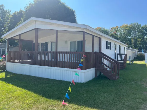 415 Crimson King Circle Vlg, Clarkston, MI 48346