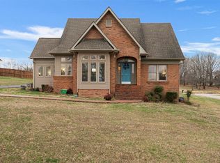 211 Autumn Ridge Rd, Glasgow, KY 42141