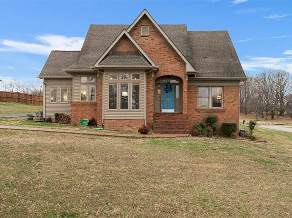 211 Autumn Ridge Rd, Glasgow, KY 42141