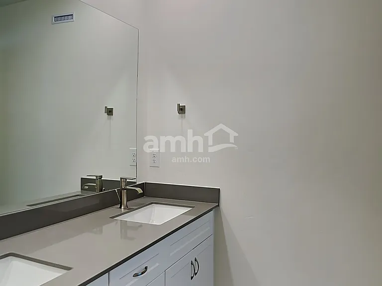1422 N Barkvine Ave — Photo 15