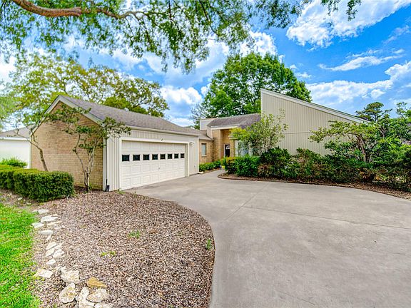 2nd image of 1063 Apache Falls Dr