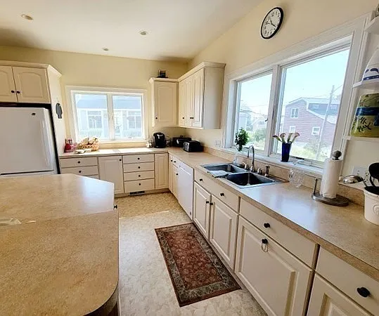 4 bed, 2504 sqft, $4,500 — Photo 4