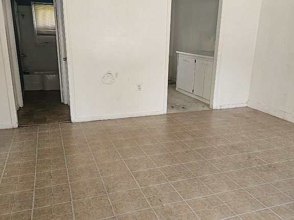 4th image of 501 Avenue L NE