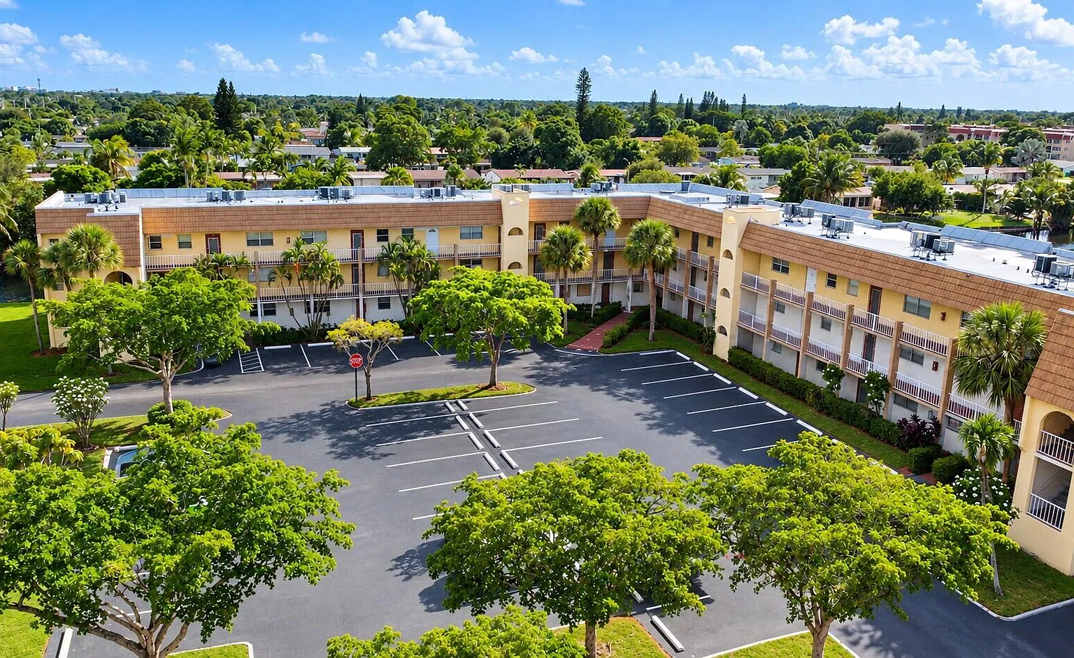 2 bed, 2.0 bath, 850 sqft, $1,800 — Photo 2