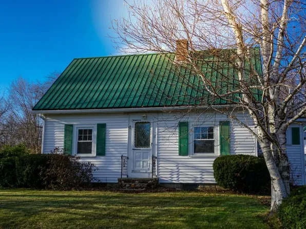 11 Cemetery Rd, Somersworth, NH 03878