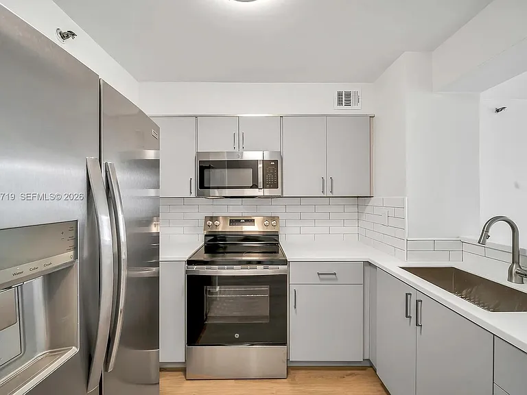 501 SW 1st St #502 — Photo 8