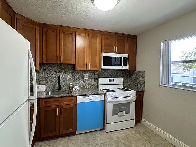8411 Lagos De Campo Blvd #204U — Photo 2