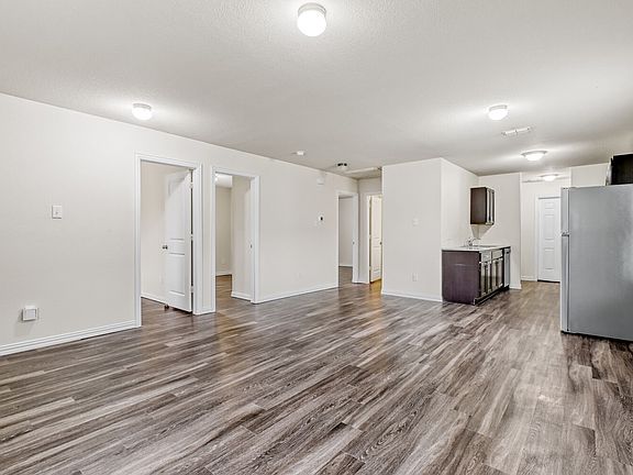 3rd image of 1618 Gale Dr