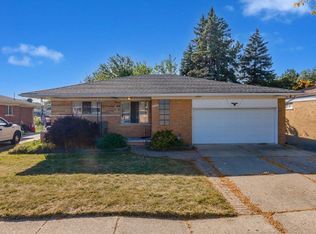 31293 Gilbert Dr, Warren, MI 48093