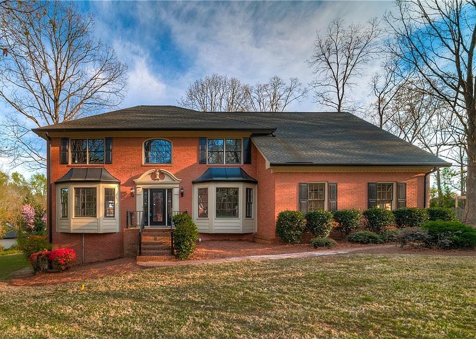2nd image of 772 Leonard Ct