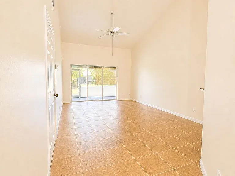 509 NE 24th Pl #A — Photo 2