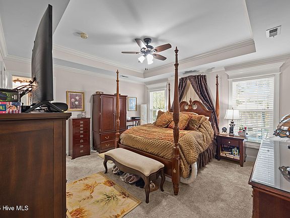 3rd image of 402 Meadowlark Drive