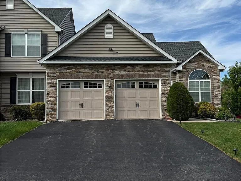 835 Holly Blue Way — Photo 2