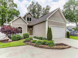 5875 E Pickwick Rd, Syracuse, IN 46567