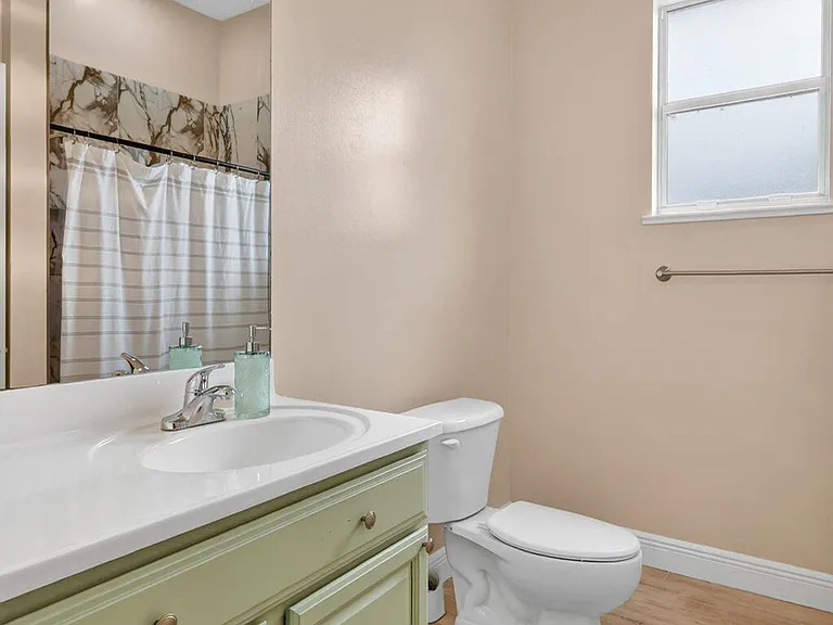 1571 SW Hunnicut Ave — Photo 10