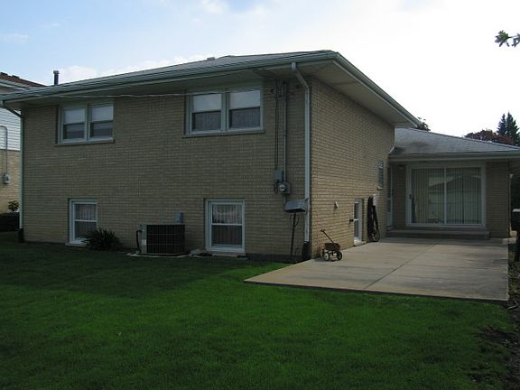 3rd image of 10326 S Knox Ave
