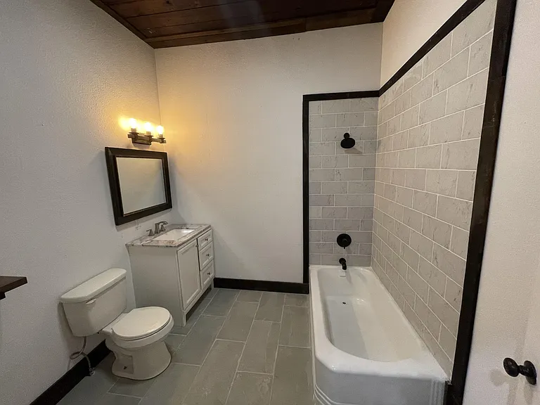 112 Yates St — Photo 10