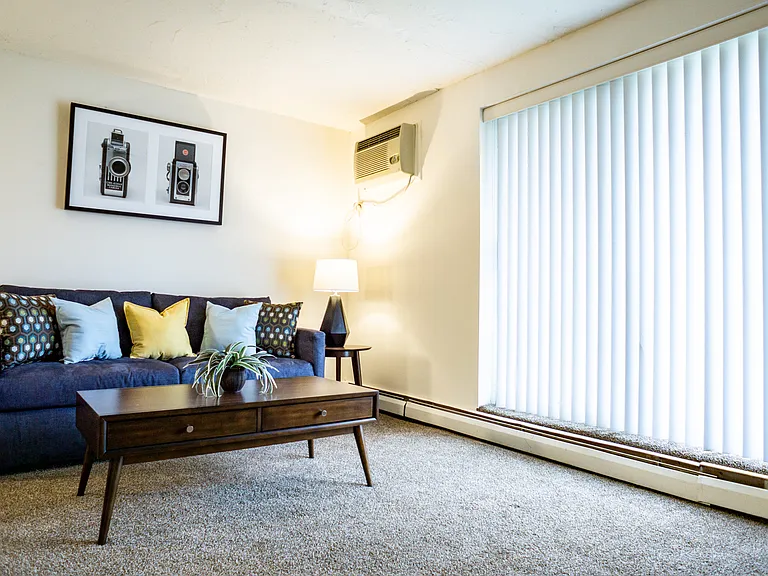 College Towers Apartments — Photo 40